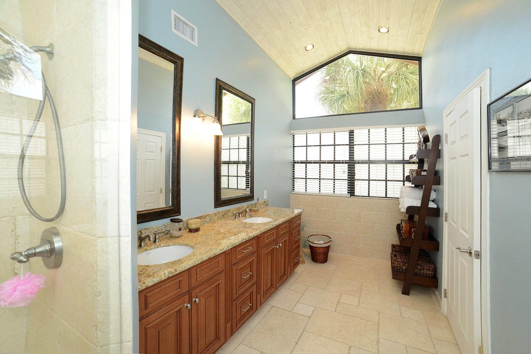 21717 Club Villa Terrace Boca Raton, FL 33433 - Photo 12 of 22 MASTER BATH