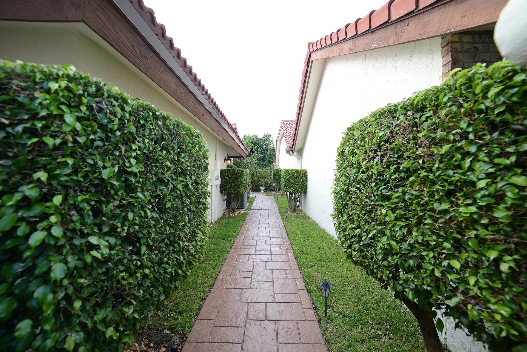 21717 Club Villa Terrace Boca Raton, FL 33433 - Photo 21 of 22 SIDE