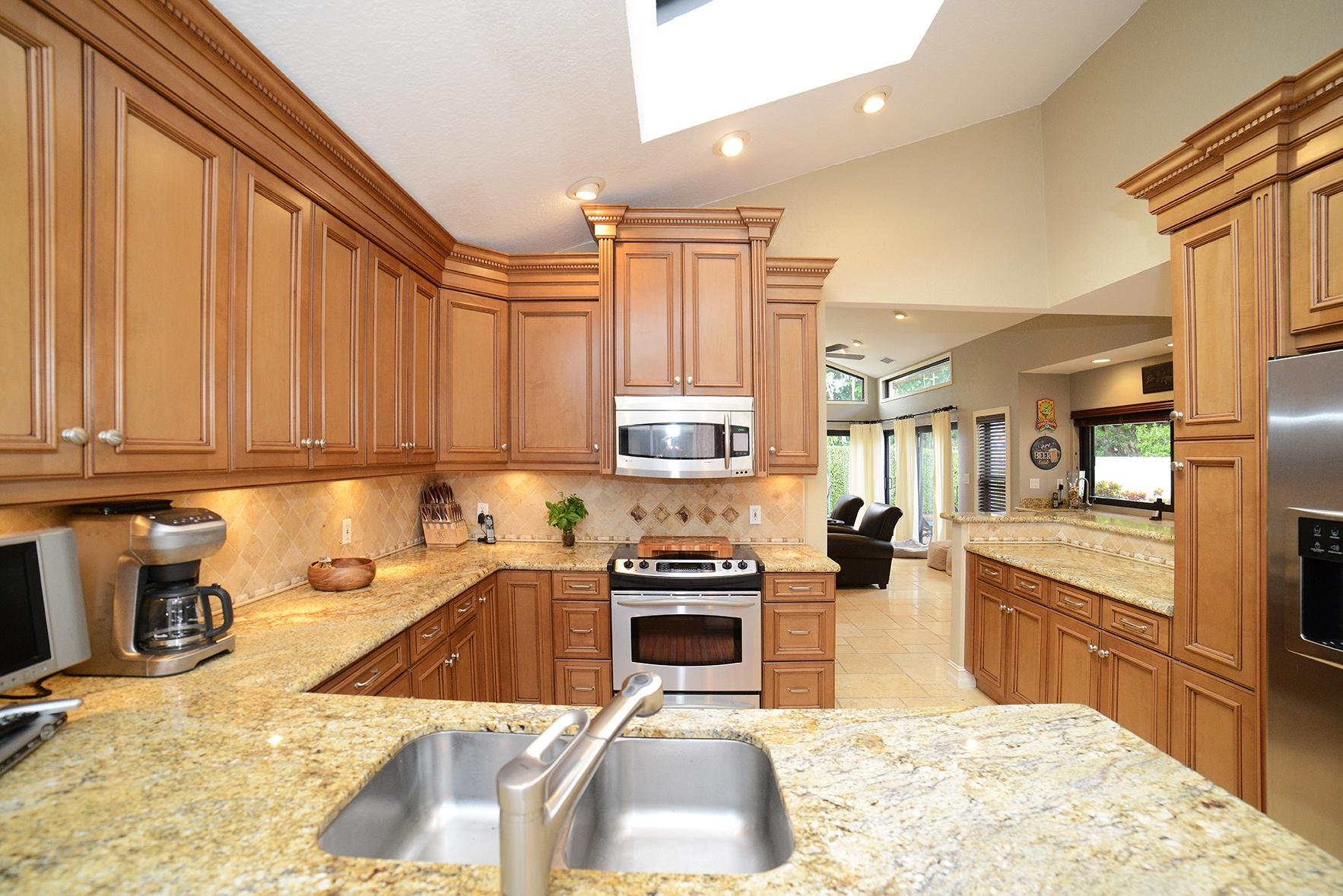 21717 Club Villa Terrace Boca Raton, FL 33433 - Photo 10 of 22 KITCHEN