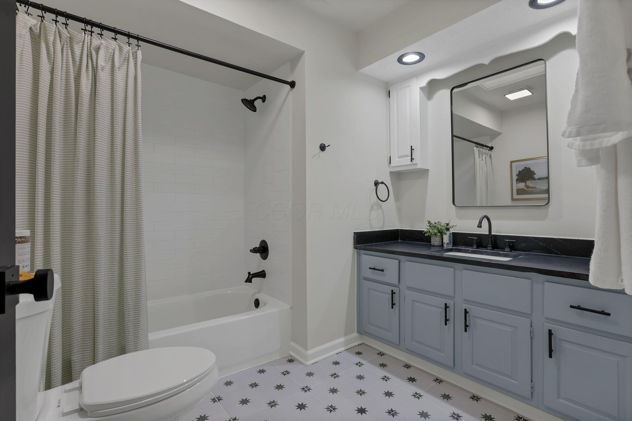 5289 Hazelton-Etna Road Southwest Pataskala, OH 43062 - Photo 32 of 67 Spacious hall full bathroom.