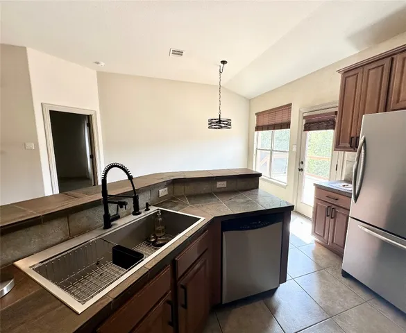 $2,400 | 15105 Cavalier Canyon Drive, Lakeway, TX 78734