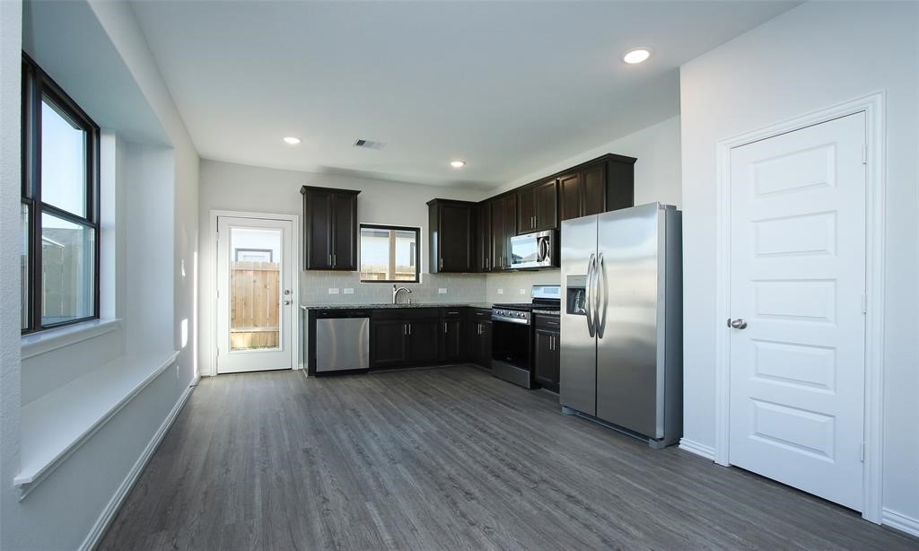 7124 Elgin Street Pearland, TX 77584 - Photo 9 of 14 Family Room - Open Concept (2021)