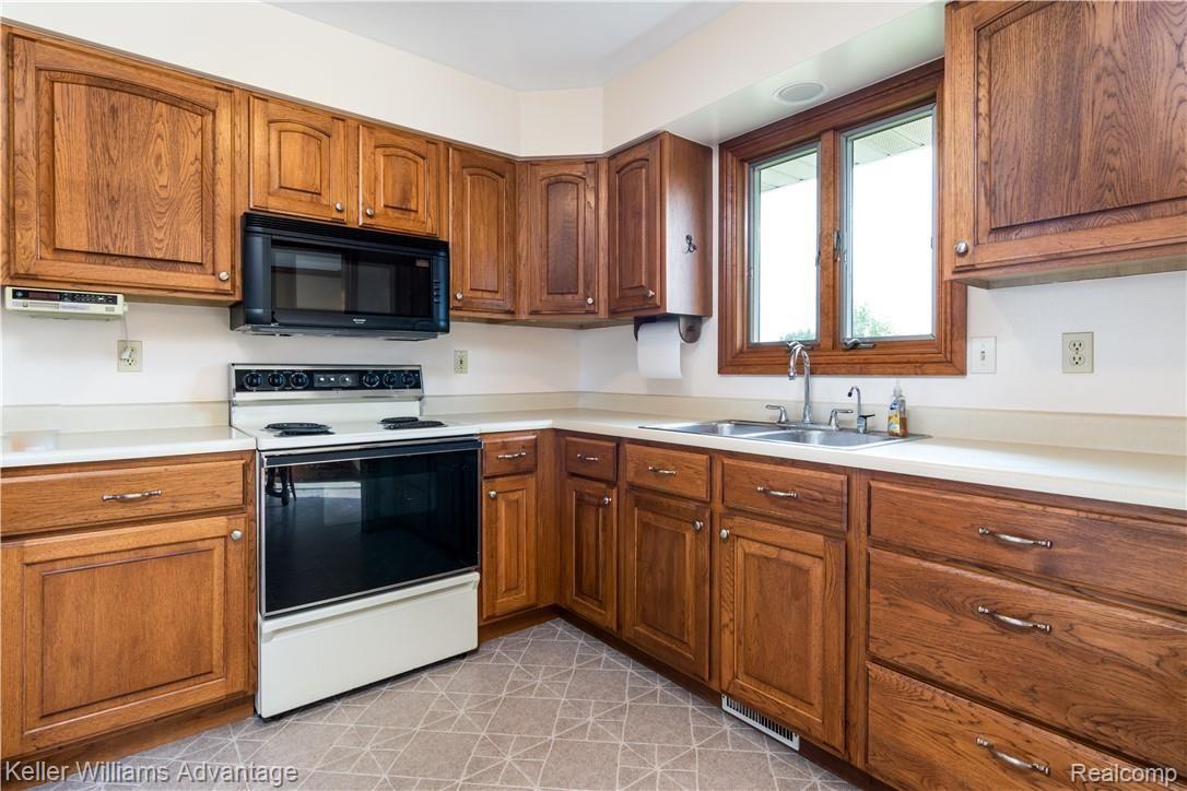 8338 Shaw Road Imlay City, MI 48444 - Photo 6 of 30 DSC_4415-Edit.jpg