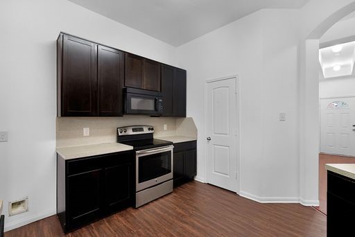 2307 Shady Tree Lane Conroe, TX 77301 - Photo 8 of 23