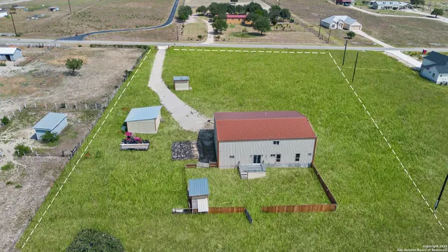 $599,999 | 201 Lakeview Circle, La Vernia, TX 78121