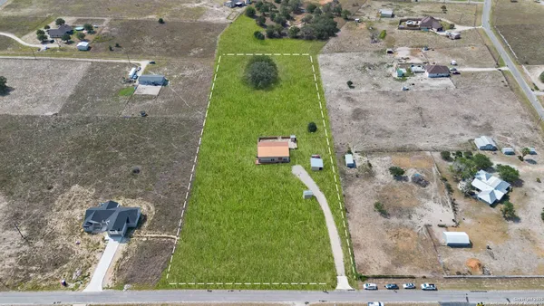 $599,999 | 201 Lakeview Circle, La Vernia, TX 78121