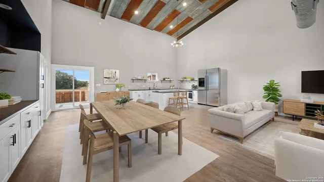 $599,999 | 201 Lakeview Circle, La Vernia, TX 78121