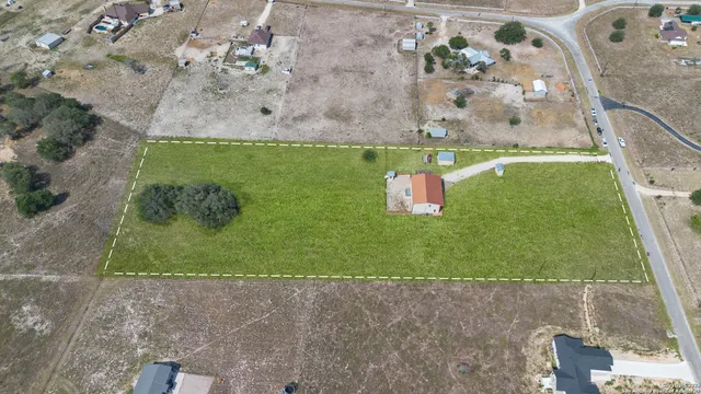 $599,999 | 201 Lakeview Circle, La Vernia, TX 78121