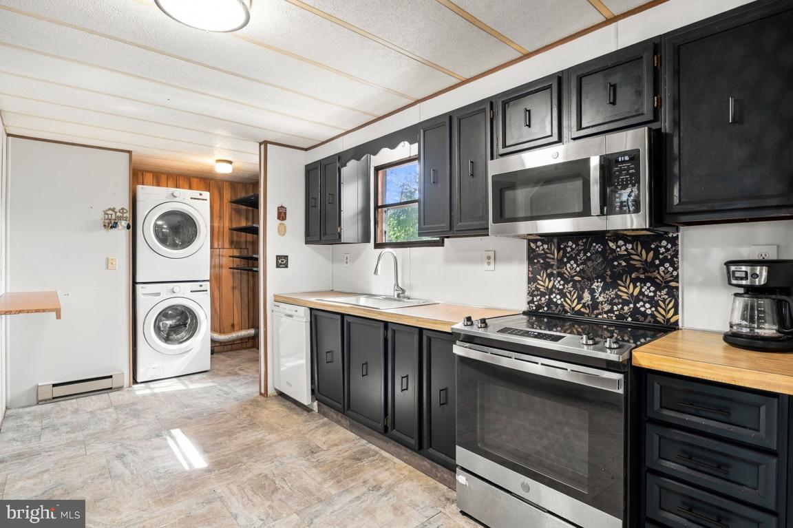 1026 Magazine Road Green Lane, PA 18054 - Photo 15 of 36 Kitchen / laundry room
