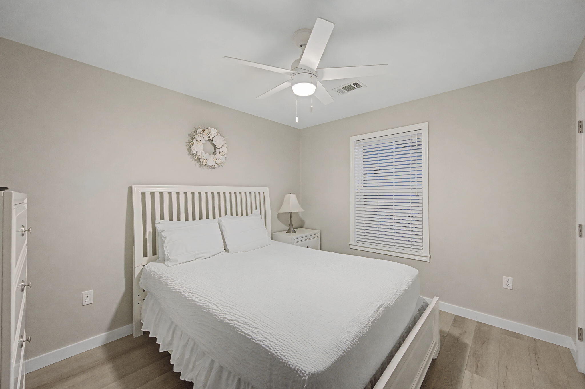 11 Beachside Drive, Unit 523 Santa Rosa Beach, FL 32459 - Photo 17 of 32 a large white bed in a white room