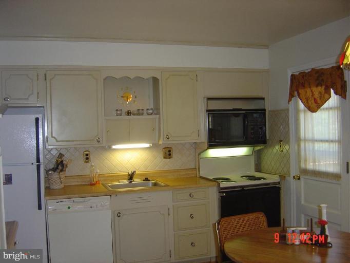 3230 Powder Mill Road Hyattsville, MD 20783 - Photo 5 of 10 Kitchen