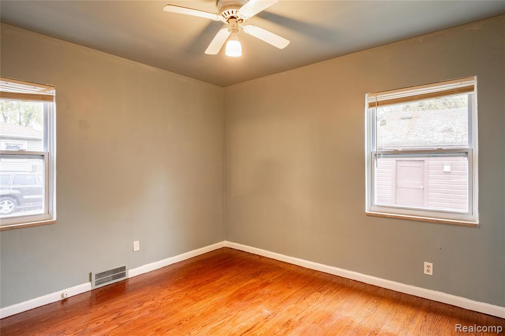 331 Elizabeth Lake Road Pontiac, MI 48341 - Photo 15 of 38