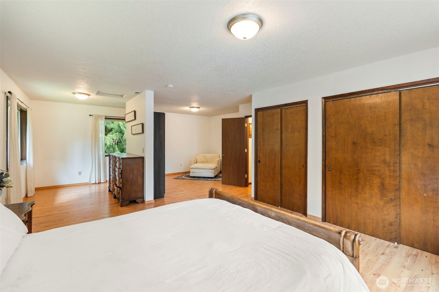 209 Alpha Way Onalaska, WA 98570 - Photo 21 of 40 a bedroom with a bed and a dresser