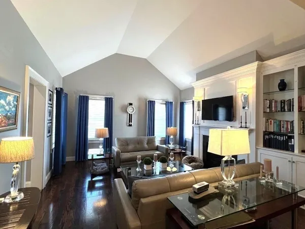 $725,000 | 6 East Commons Drive, Unit 6, Hadley, MA 01035