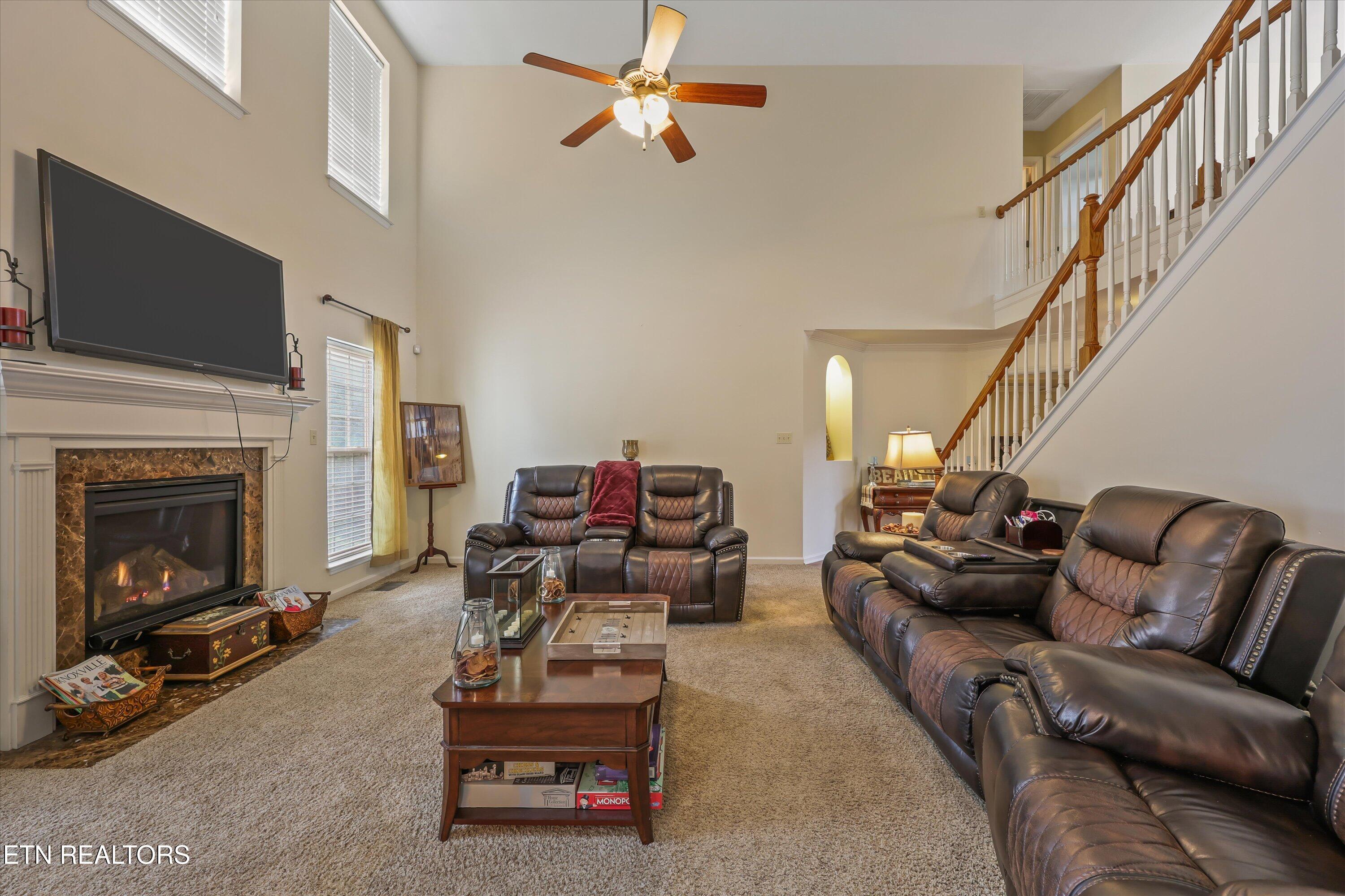 901 Heathgate Road Knoxville, TN 37922 - Photo 9 of 45 Living Room