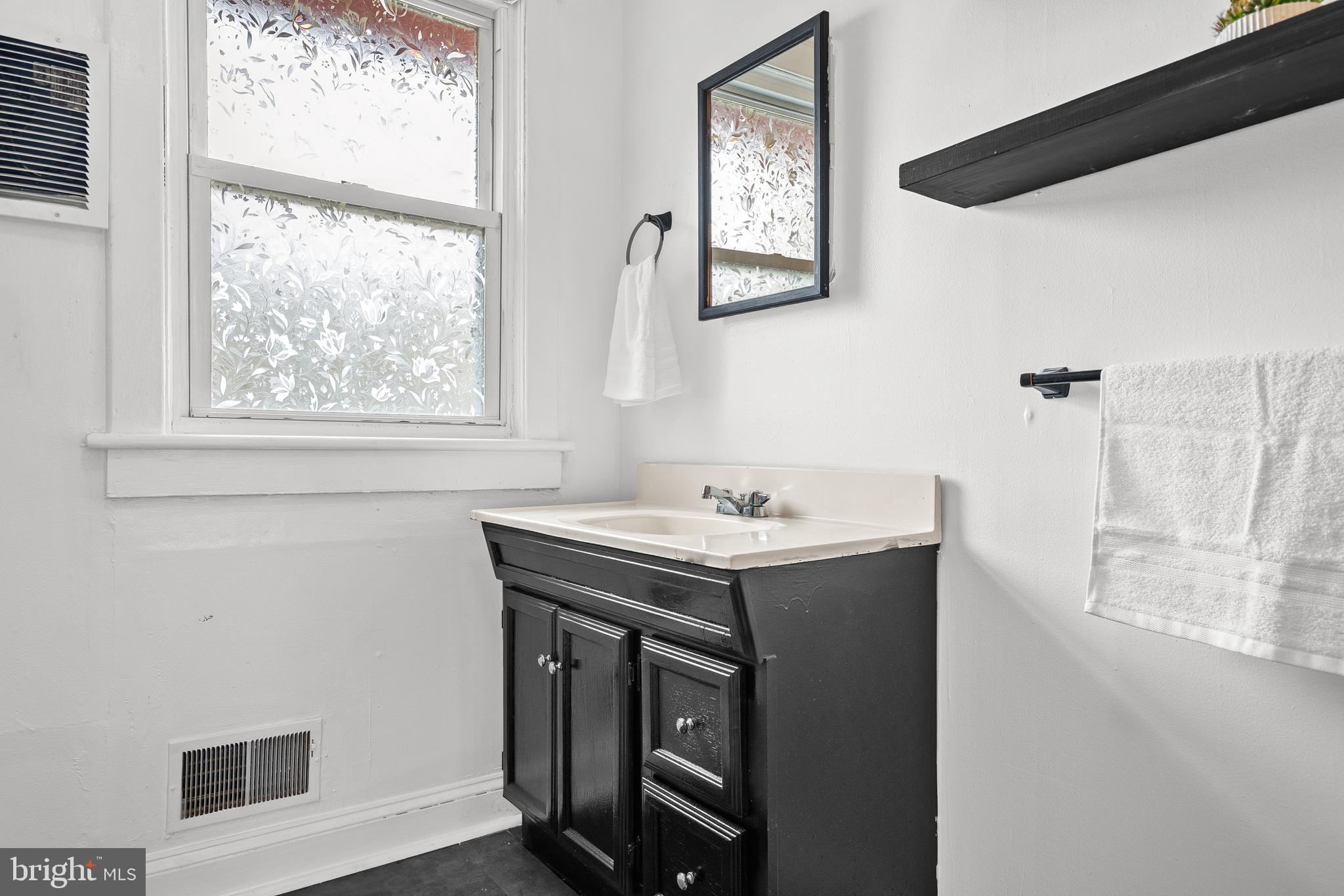 1909 South Main Road Vineland, NJ 08360 - Photo 27 of 38 Full bathroom