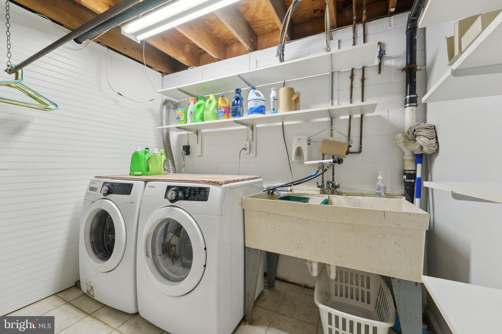 901 Mark Road Baltimore, MD 21225 - Photo 26 of 39 a utility room with dryer and washer