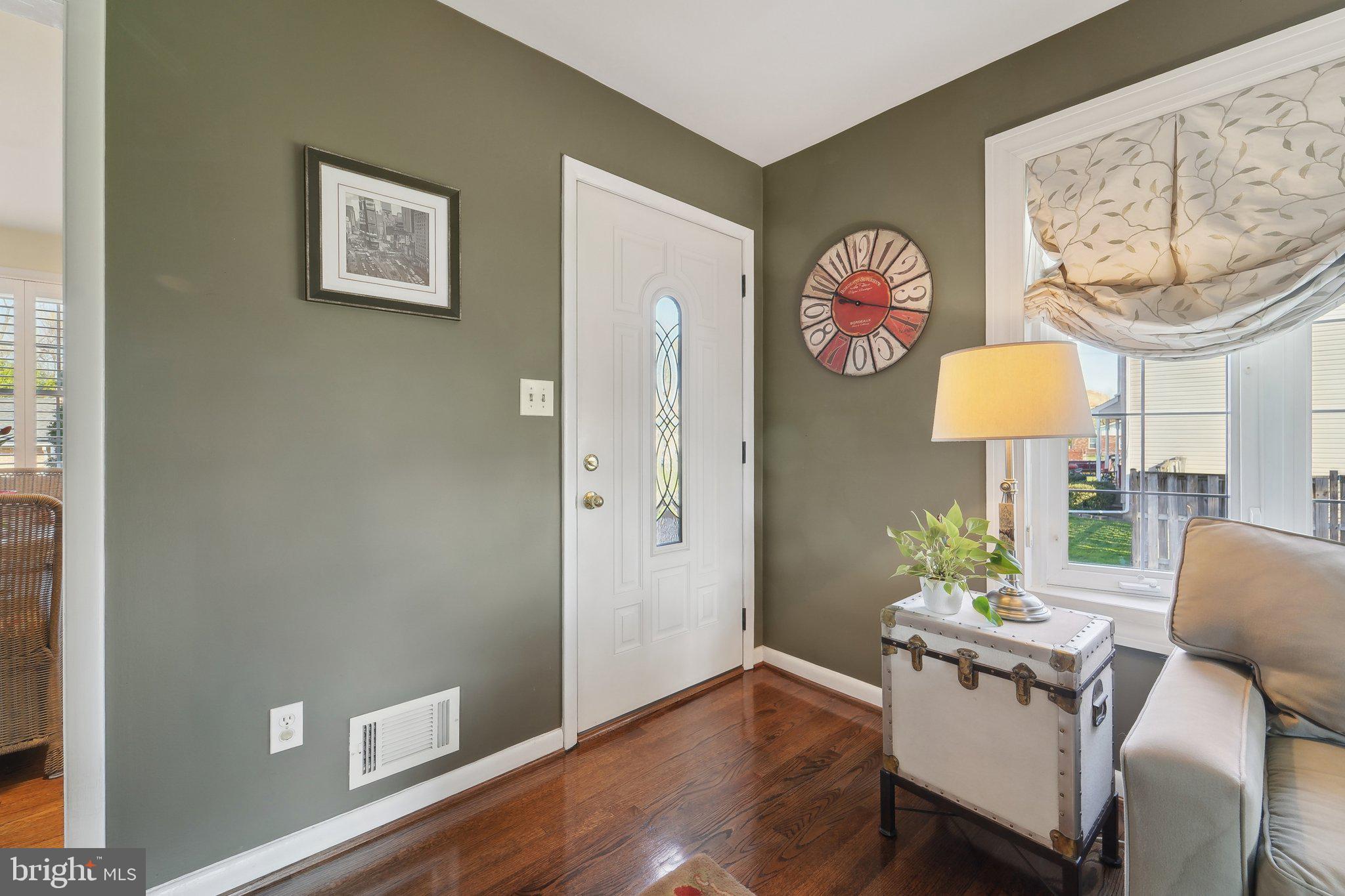 901 Mark Road Baltimore, MD 21225 - Photo 3 of 39 a living room with furniture and a table
