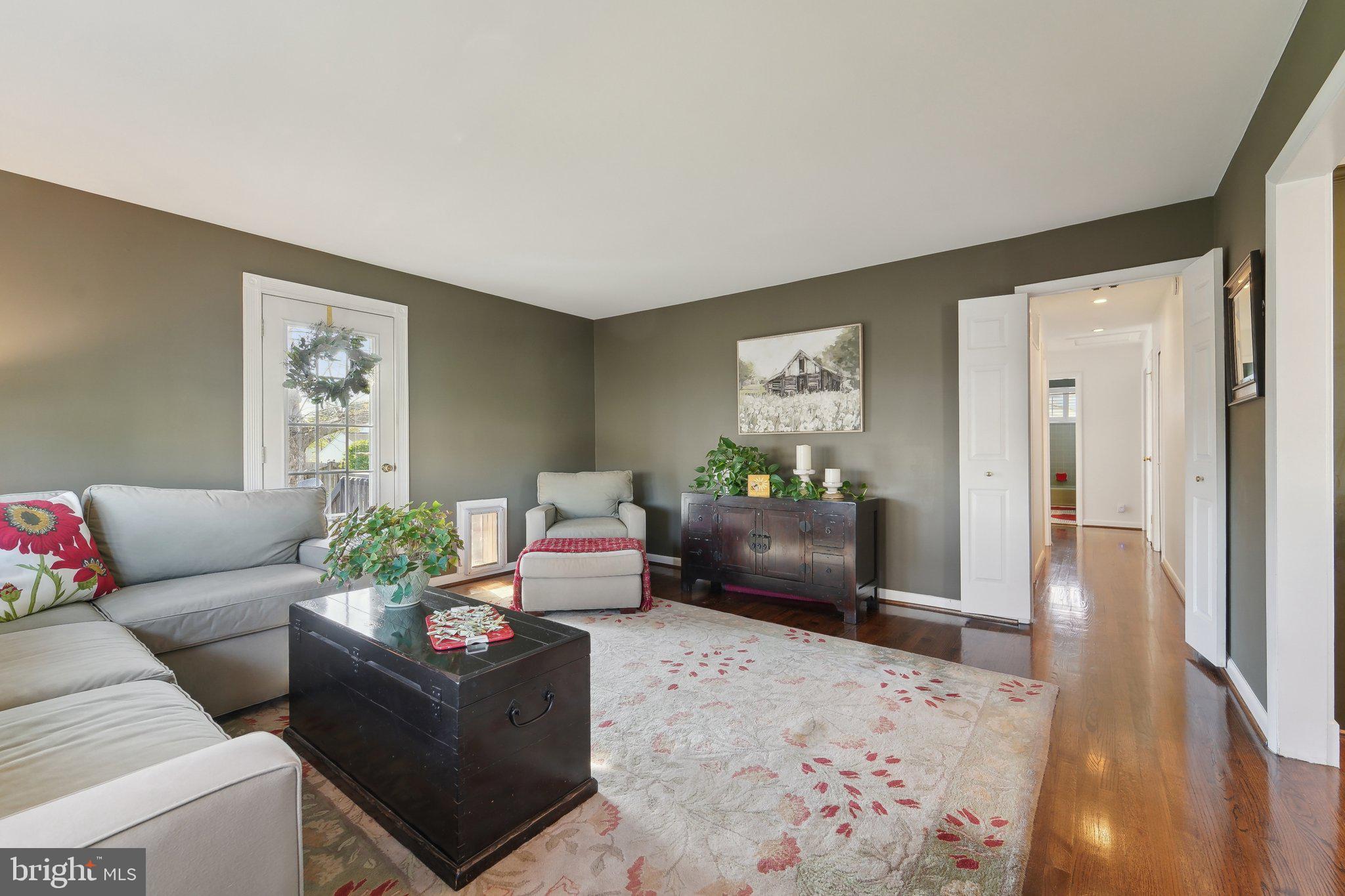 901 Mark Road Baltimore, MD 21225 - Photo 4 of 39 a living room with furniture and a couch