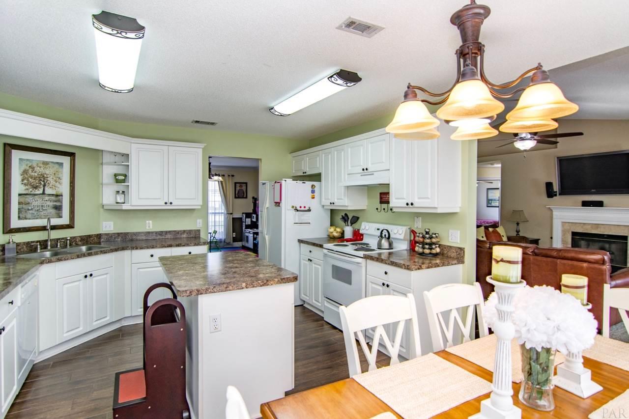 3069 Red Fern Road Cantonment, FL 32533 - Photo 12 of 36 Gallery Image 12