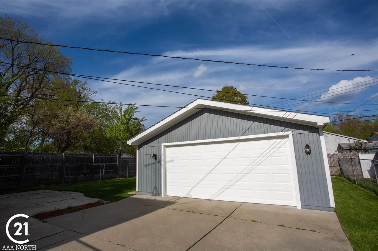 2895 Walsh Drive Rochester, MI 48309 - Photo 13 of 38 Extra Large Garage