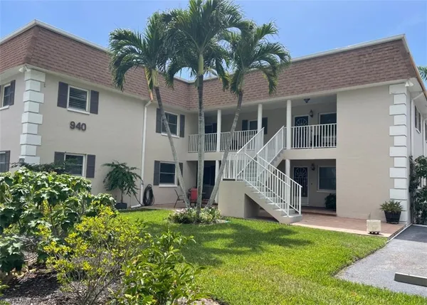 $3,995 | 940 3rd Street South, Unit 202, Naples, FL 34102
