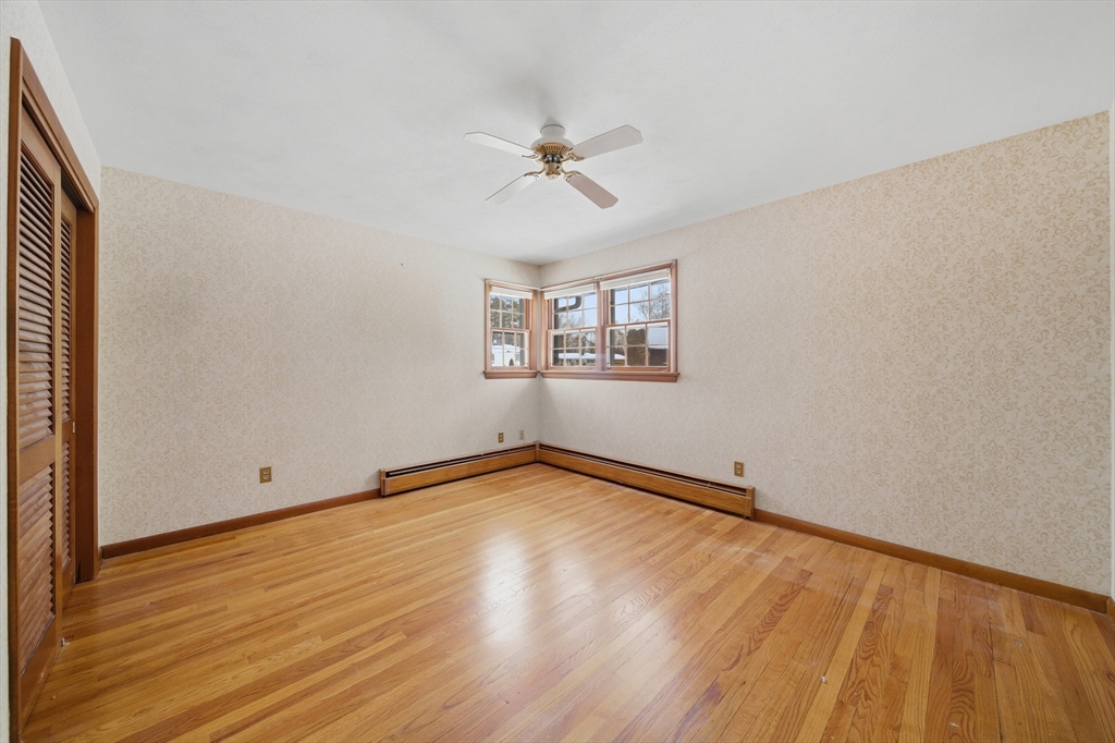 105 Edgewater Road Agawam, MA 01001 - Photo 15 of 41