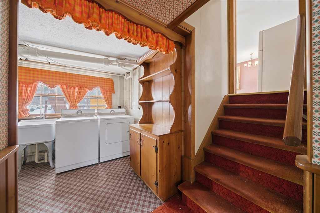 105 Edgewater Road Agawam, MA 01001 - Photo 25 of 41