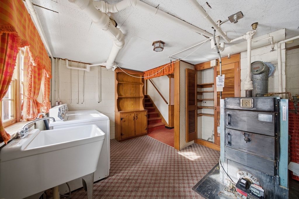 105 Edgewater Road Agawam, MA 01001 - Photo 26 of 41