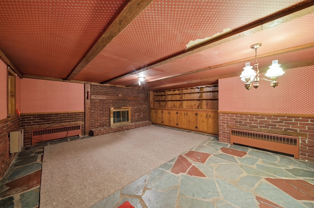 105 Edgewater Road Agawam, MA 01001 - Photo 30 of 41