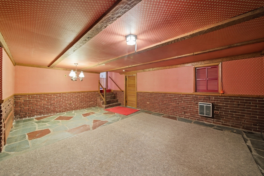 105 Edgewater Road Agawam, MA 01001 - Photo 31 of 41