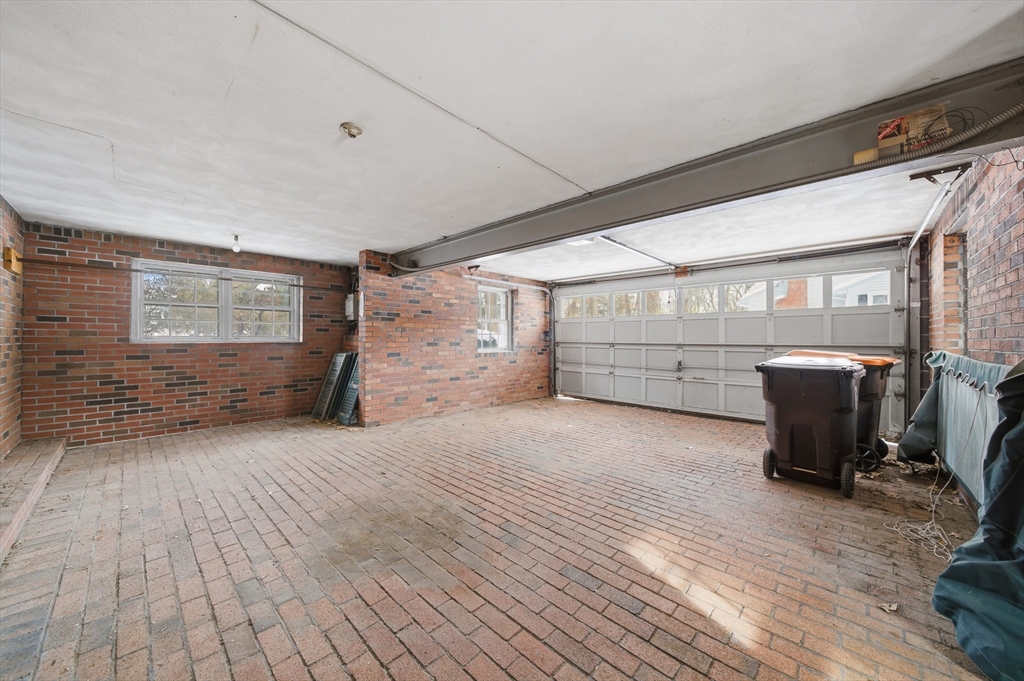 105 Edgewater Road Agawam, MA 01001 - Photo 36 of 41