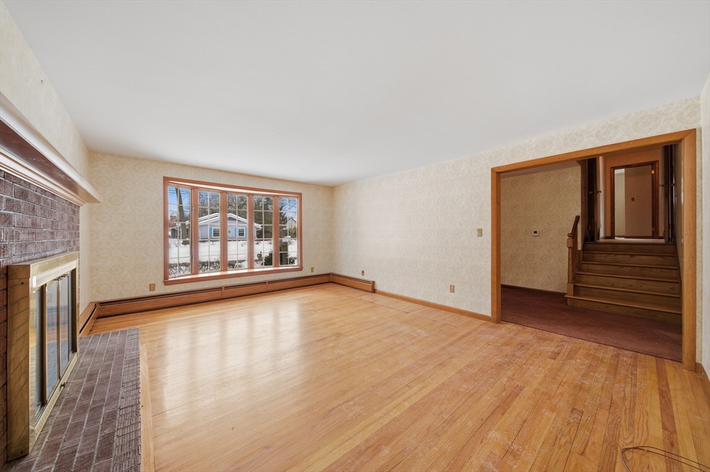 105 Edgewater Road Agawam, MA 01001 - Photo 6 of 41