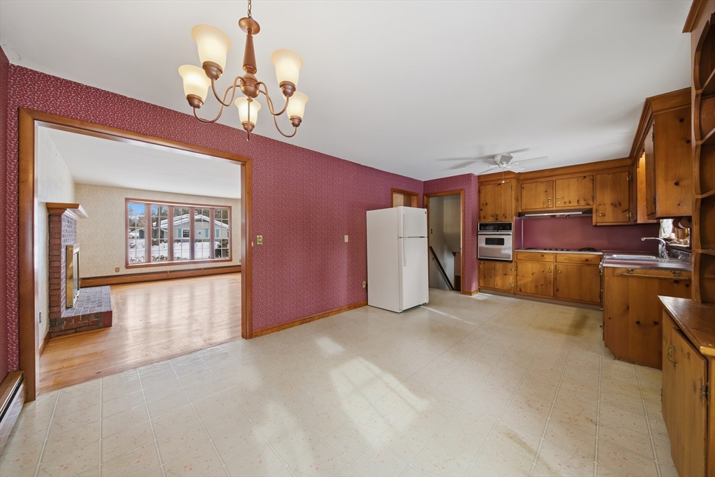 105 Edgewater Road Agawam, MA 01001 - Photo 8 of 41