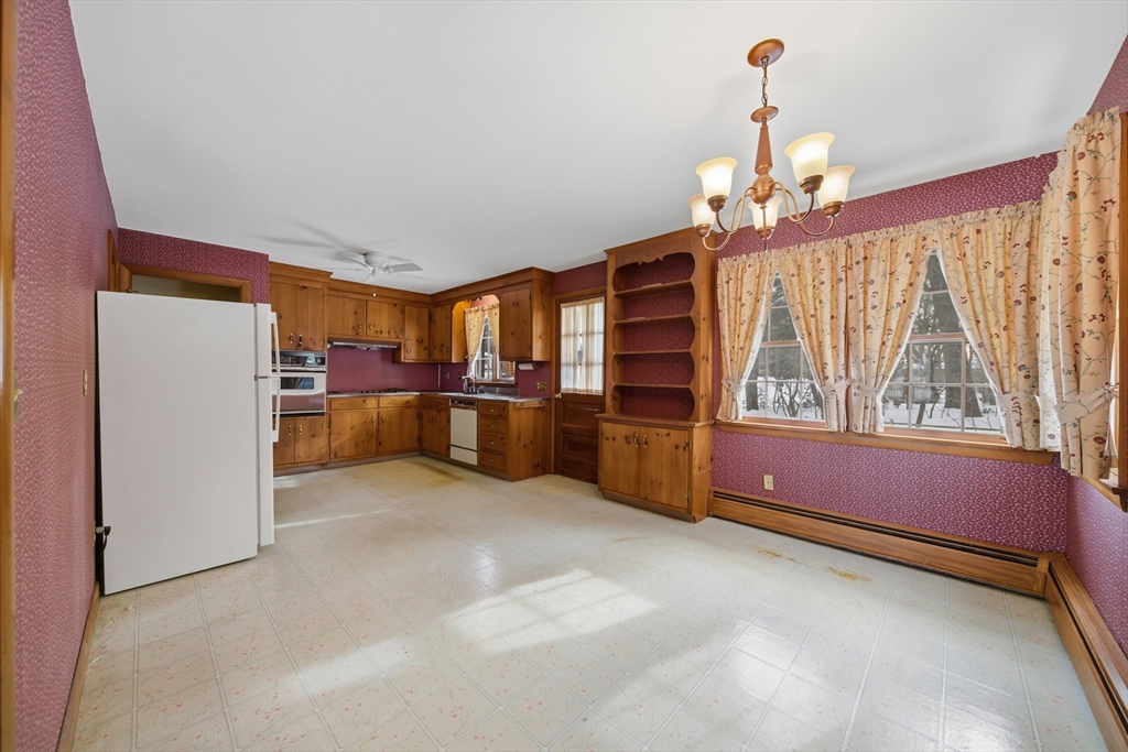 105 Edgewater Road Agawam, MA 01001 - Photo 9 of 41