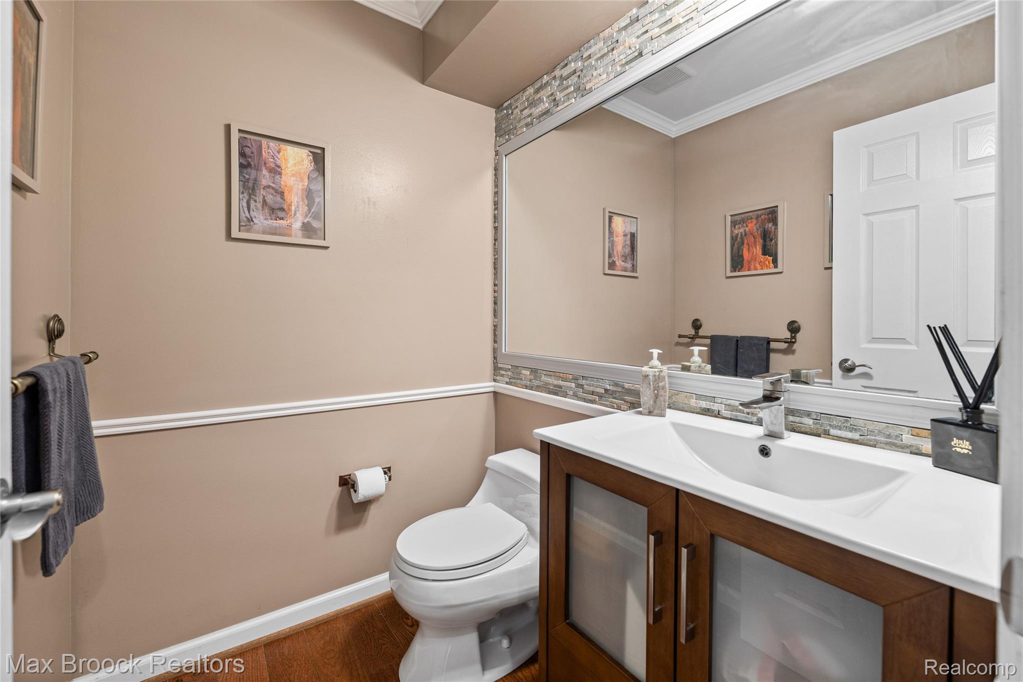 2801 Baltane Road West Bloomfield, MI 48323 - Photo 15 of 34 Powder Room