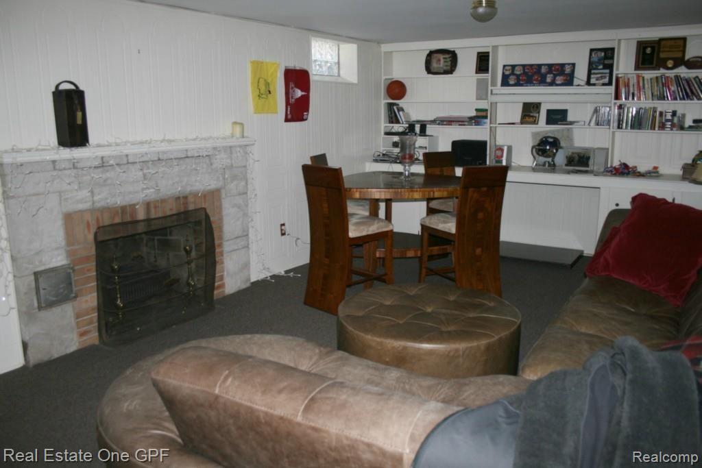 1161 Whittier Road Grosse Pointe, MI 48230 - Photo 13 of 15 13 IMG_1079.jpg