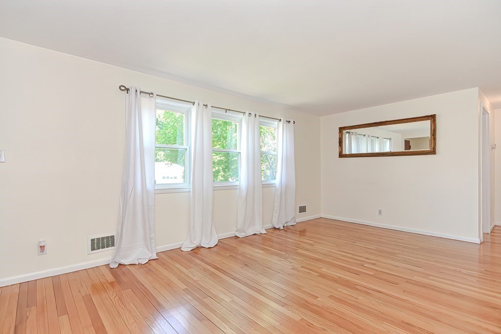 36 Croydon Road Framingham, MA 01702 - Photo 9 of 28 Gallery Image 9