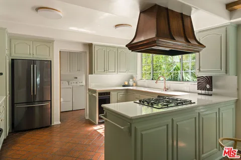 $3,695,000 | 3706 Effingham Place, Los Angeles, CA 90027