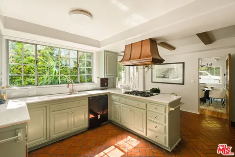 $3,695,000 | 3706 Effingham Place, Los Angeles, CA 90027