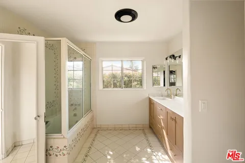 $3,695,000 | 3706 Effingham Place, Los Angeles, CA 90027