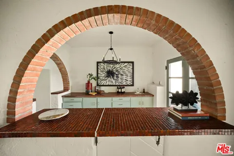 $3,695,000 | 3706 Effingham Place, Los Angeles, CA 90027