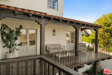 $3,695,000 | 3706 Effingham Place, Los Angeles, CA 90027