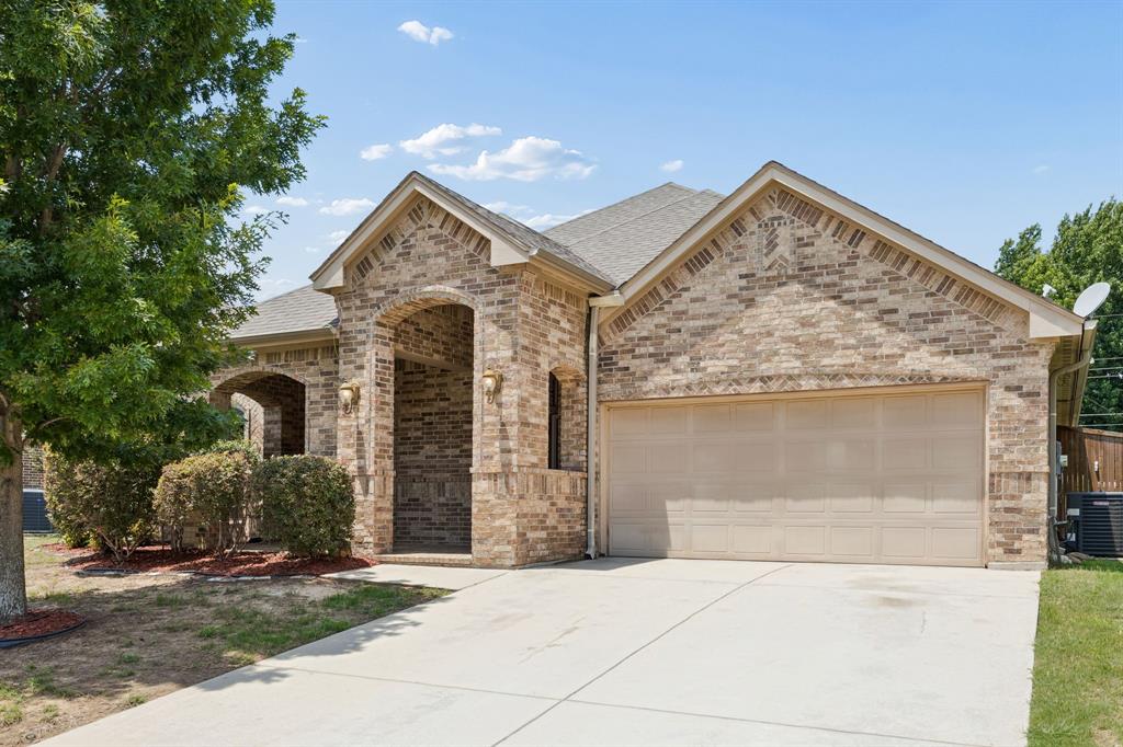 425 Corriente Trail Azle, TX 76020 - Photo 1 of 29