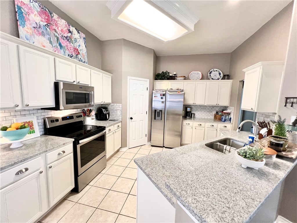 1111 Cupertino Street Portland, TX 78374 - Photo 7 of 33