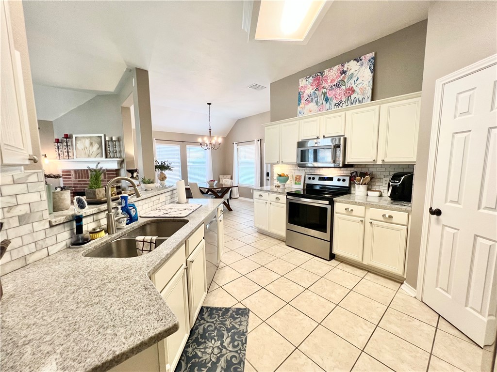 1111 Cupertino Street Portland, TX 78374 - Photo 8 of 33