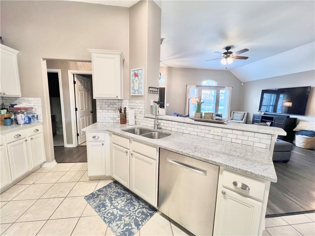 1111 Cupertino Street Portland, TX 78374 - Photo 10 of 33