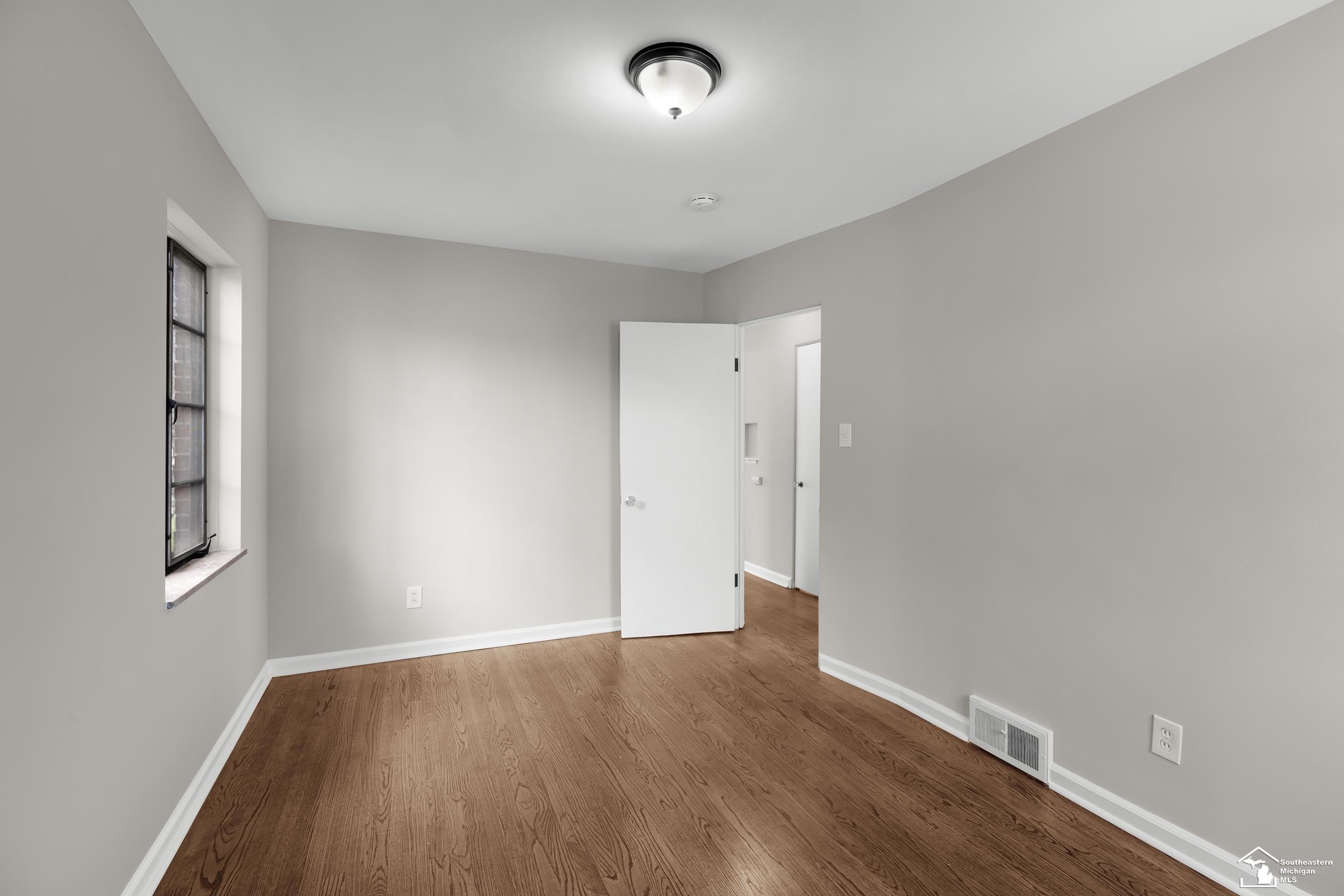 877 Fisher Road Grosse Pointe, MI 48230 - Photo 11 of 18 50136998-40eec92f-16d1-4ecb-8ab9-a48163de71ab.JPG