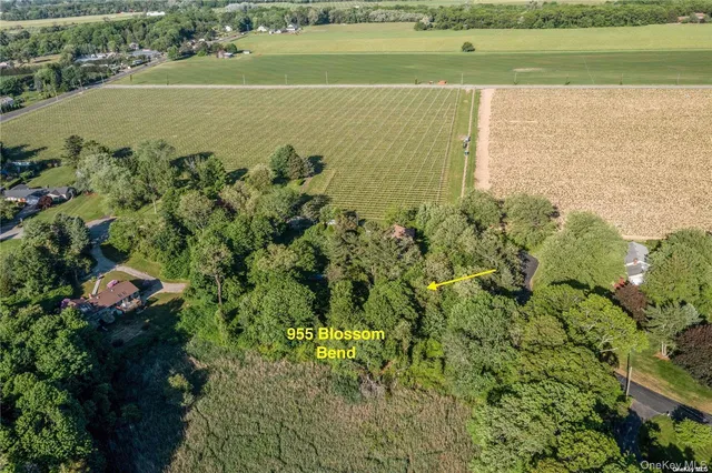 $409,000 | 955 Blossom Bend, Mattituck, NY 11952
