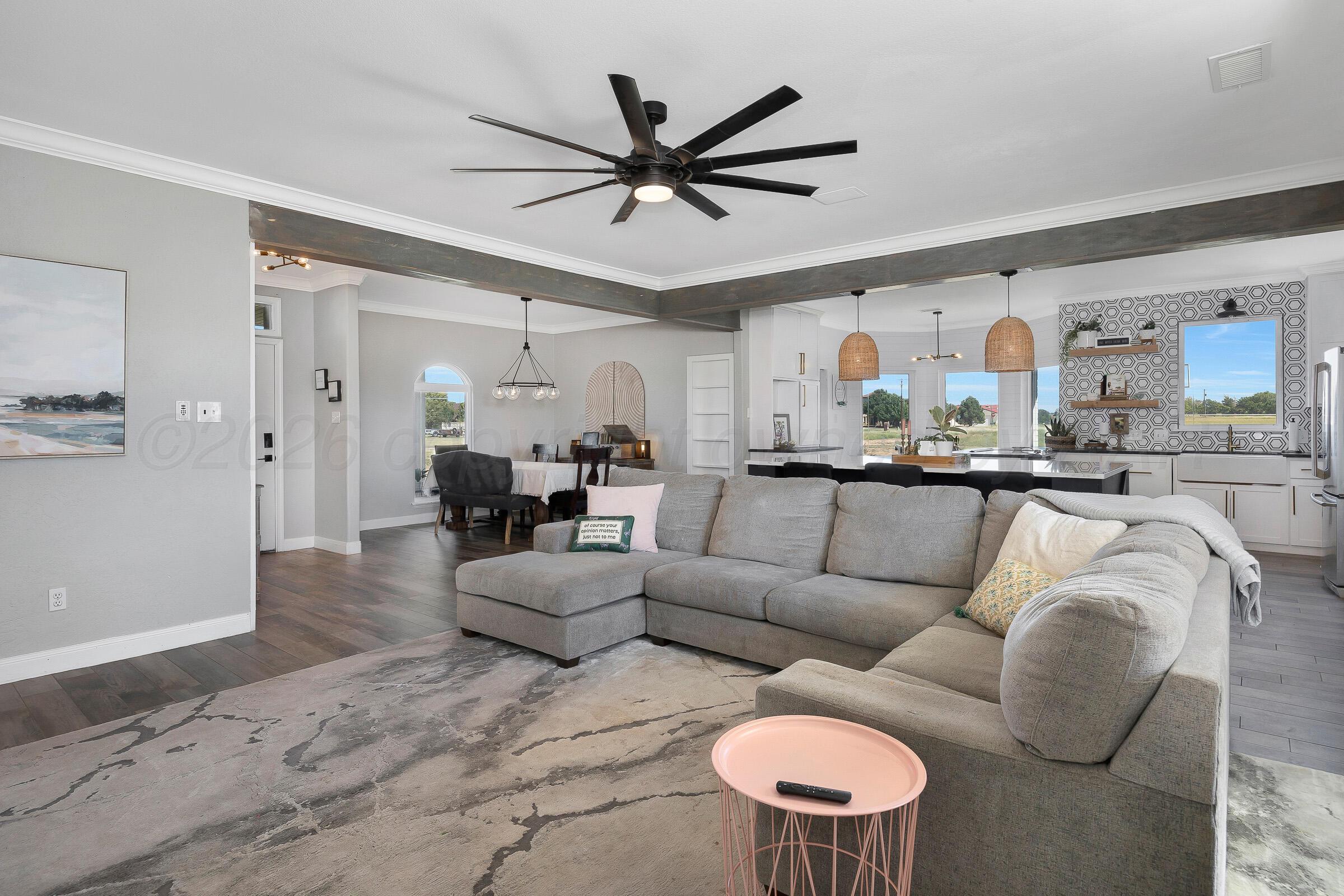 9601 Union Road Amarillo, TX 79119 - Photo 6 of 13 Spacious living room